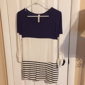 BOGO🛍️ Vanilla Bay Tiered Style Tunic -  Blue & White - S